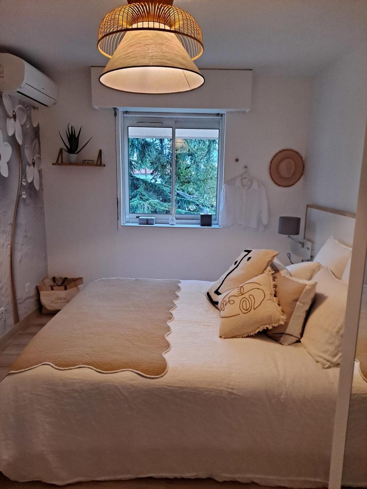 Casa de férias Henri Camille Real Estate -beautiful One Bedroom Swimming Pool And Parking