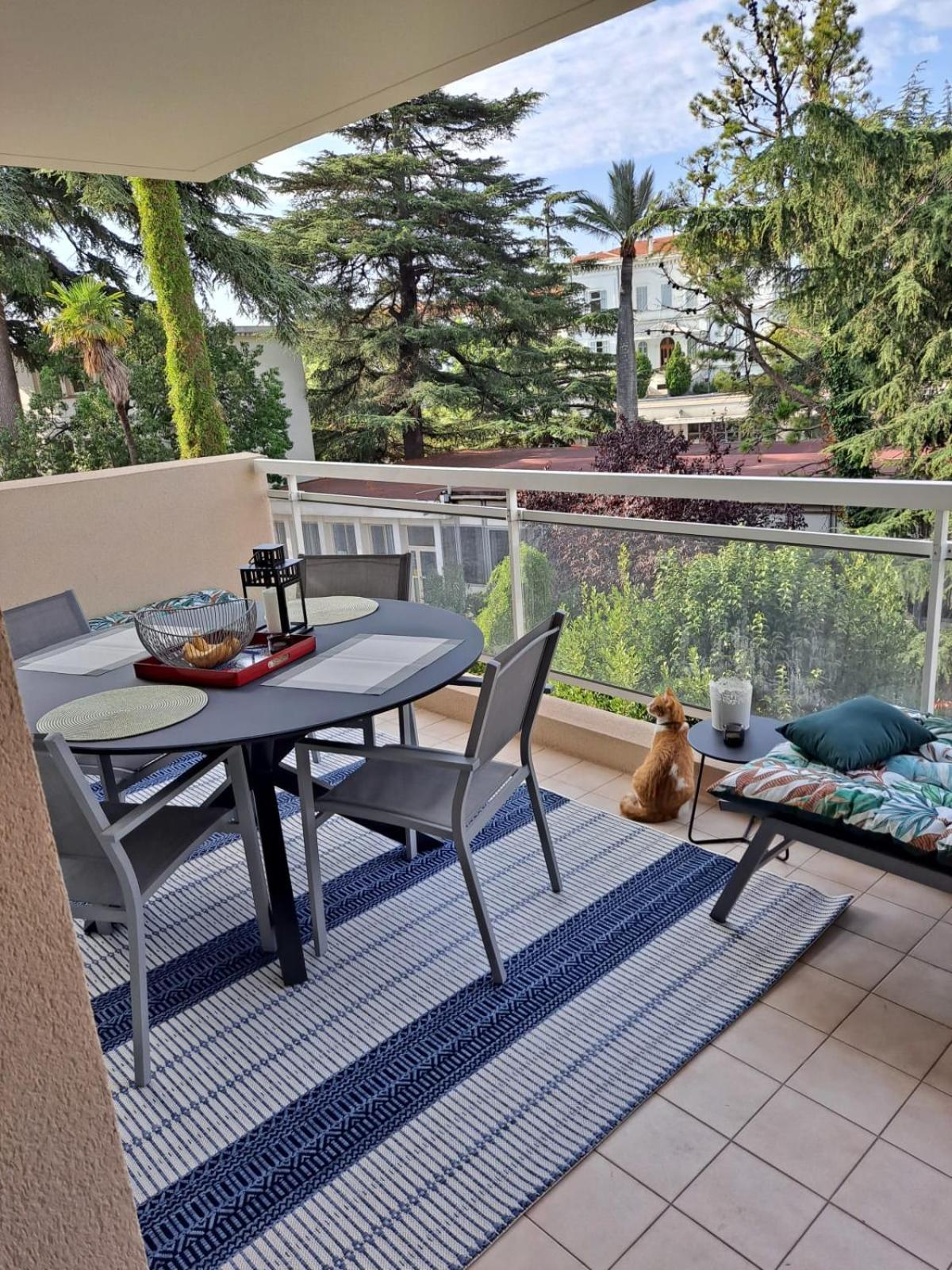Casa de férias Henri Camille Real Estate -beautiful One Bedroom Swimming Pool And Parking *